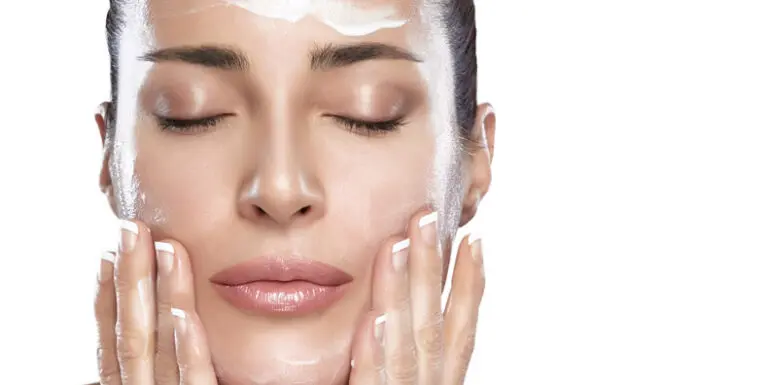 ویژگی های کلیدی ضد آفتاب مناسب برای پوست خشک و حساس