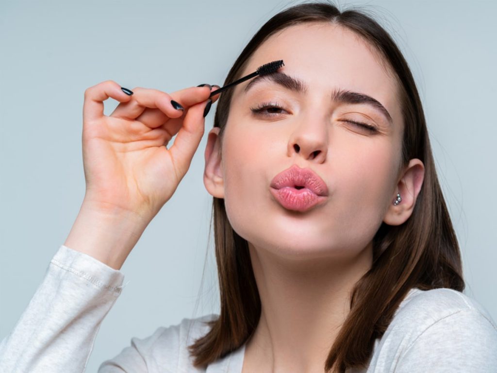  چطور ابروهای خود را مثل حرفه‌ای‌ ها آرایش کنیم؟