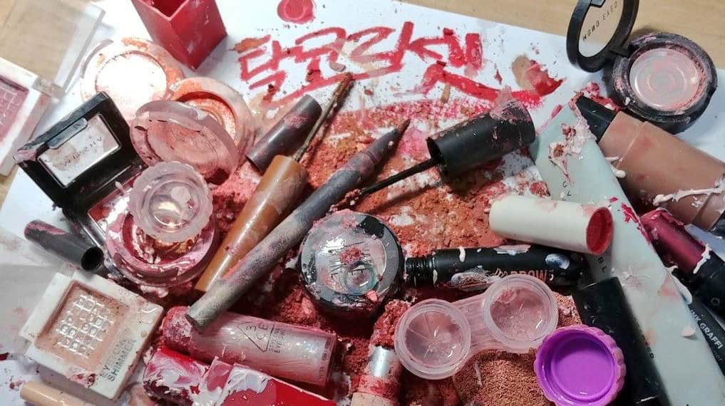 علائم فساد در لوازم آرایشی طبیعی