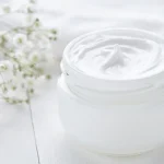 Moisturizing cream Lafarrerr چطور بهترین کرم مرطوب‌کننده مناسب پوست‌مان را بخریم؟