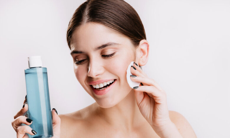 ویژگی‌ های حیاتی یک میسلار واتر خوب برای پوست چرب