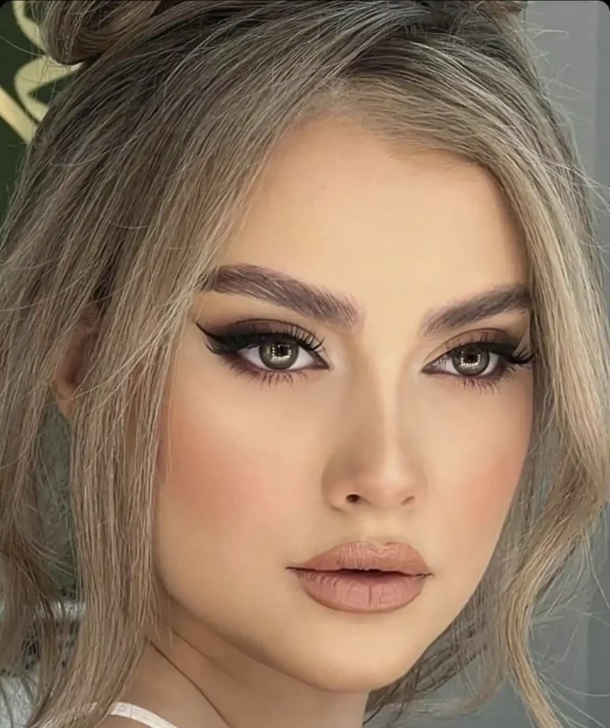 میکاپ لایت مجلسی با ابروهای نچرال و فید شده