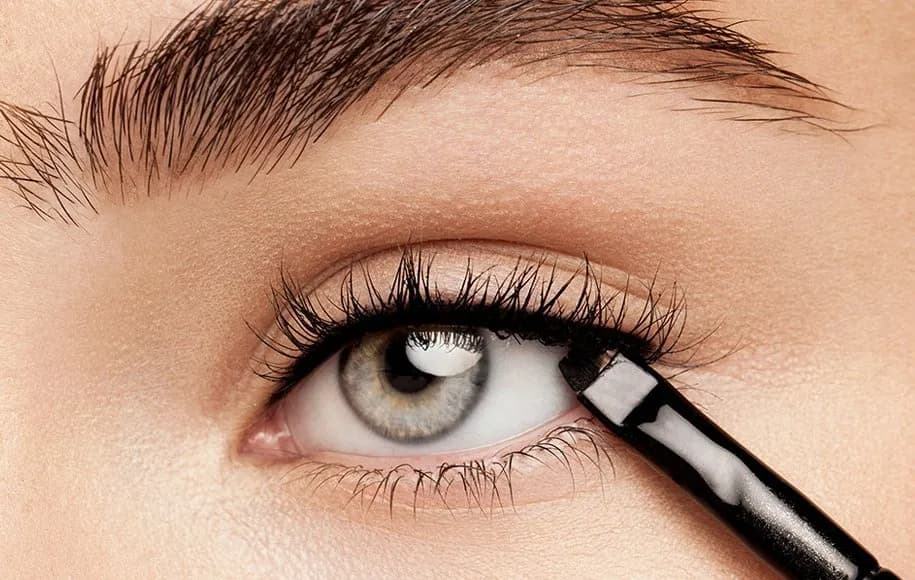 راهنمای خرید خط چشم عروس | انتخابی که کیفیت آرایش شب مراسم را تضمین می‌ کند
